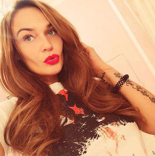 Алена Водонаева вновь нарастила волосы. Фото: Instagram.com/alenavodonaeva.