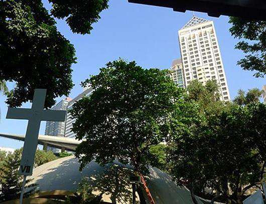 Деловой центр Манилы – это небоскребы и уютные парки. А еще – большое количество католических храмов.
