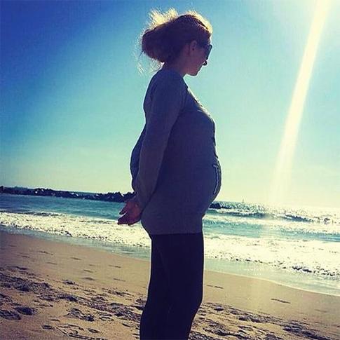 Лена Катина выложила новое свидетельство своей беременности