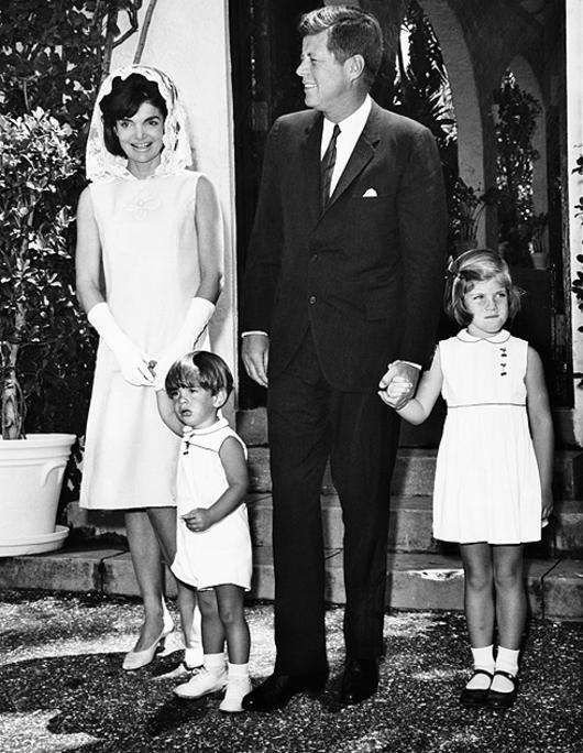 Джон и Жаклин Кеннеди с детьми. Фото: All Over Press.