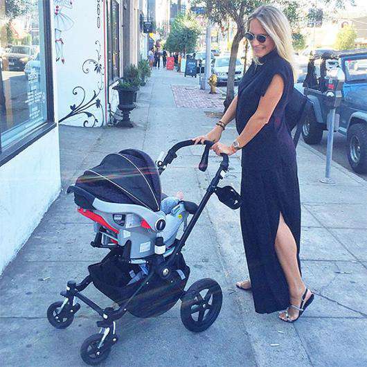 Мария Кравцова с сыном Акимом сейчас находятся в Лос-Анджелесе. Фото: Instagram.com/bokovfactory.