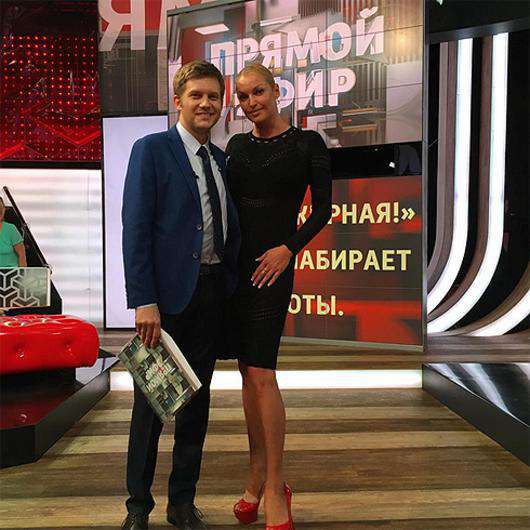 Анастасия Волочкова и Борис Корчевников на съемках ток-шоу. Фото: Instagram.com/volochkova_art.