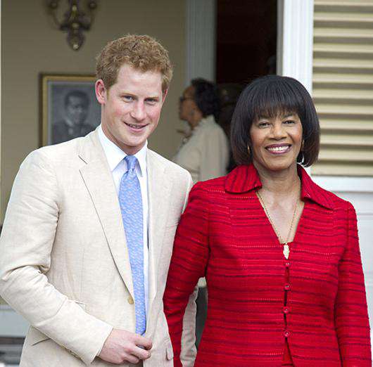 Принц Гарри и премьер-министр Ямайки Поршия Симпсон-Миллер. Фото: Rex Features/Fotodom.ru. 