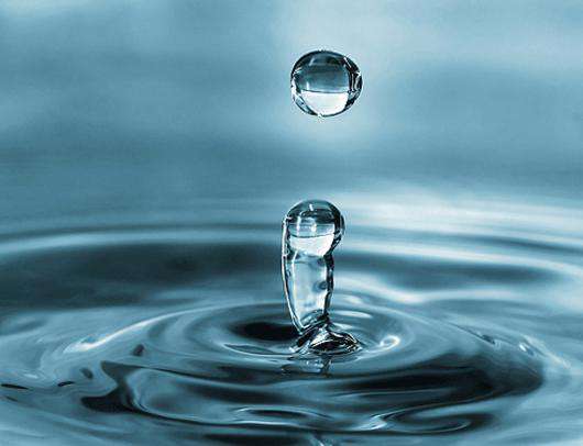 Минеральная вода вредит женскому здоровью. Фото: Fotolia/PhotoXPress.ru.