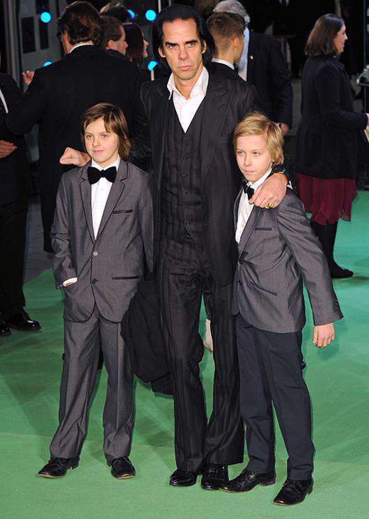 Ник Кейв с сыновьями Артуром и Эрлом. Фото: Rex Features/Fotodom.ru.