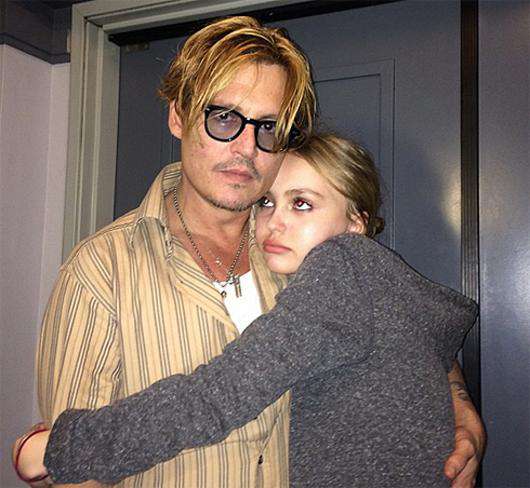 Лили-Роуз со своим отцом Джонни Деппом. Фото: Instagram.com.