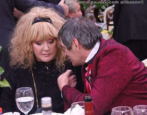 Алла Пугачева и Бари Алибасов. Фото: www.na-nax.com. Алла Пугачева и Бари Алибасов. Фото: www.na-nax.com.