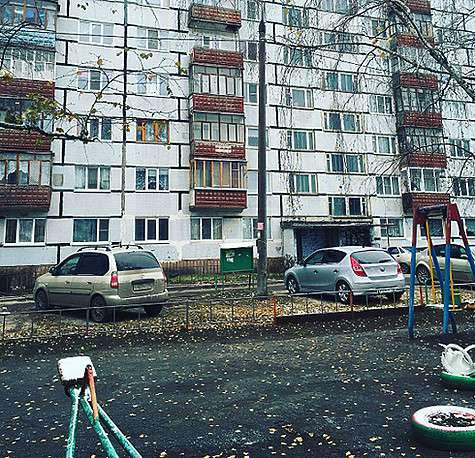 Павел Воля сфотографировал в Пензе свой родной двор и дом, в котором вырос. Фото: Instagram.com/pavelvolyaofficial.