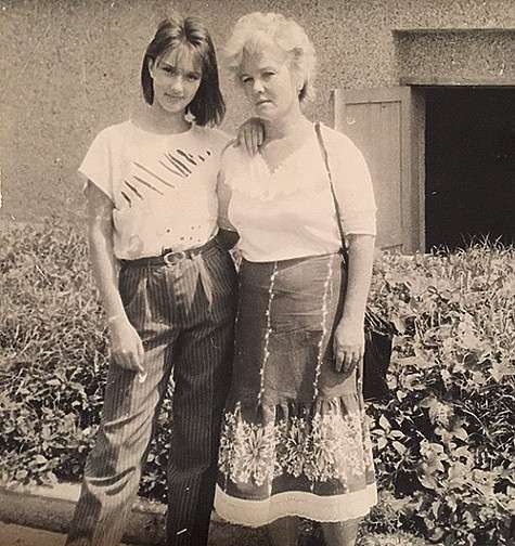 Лера Кудрявцева с мамой. На снимке телеведущей всего пятнадцать лет. Фото: Instagram.com/Leratv.