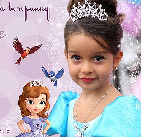 Вот такое приглашение на праздник ждет друзей именинницы. Судя по оформлению, это будет бал принцесс. Фото: Instagram.com/borodylia.