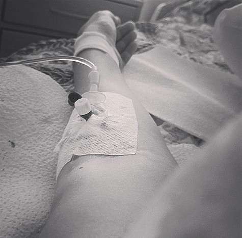 Татьяна Найник уже семь лет борется с тяжелым недугом, поэтому беременность проходила очень тяжело. Как только она легла в роддом, врачи ей тут же поставили капельницу. Фото: Instagram.com/tanyanaynik.