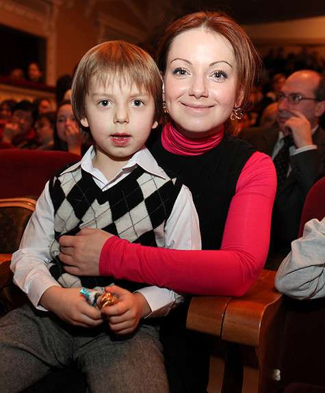 Ольга Будина с сыном. Фото: Fotodom.ru.