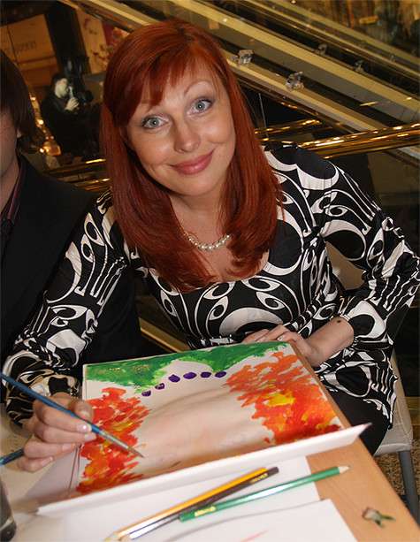 Зрители привыкли к "сериальной" Бочкаревой, которая ленива и интересуется лишь сплетнями. Но в жизни у актрисы совсем другая жизнь. Фото: Лилия Шарловская. Зрители привыкли к сериальной Бочкаревой, которая ленива и интересуется лишь сплетнями. Но в жизни у актрисы совсем другая жизнь. Фото: Лилия Шарловская.