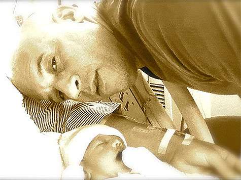 Вин Дизель показал новорожденного третьего ребенка. Фото: Facebook.com/VinDiesel.