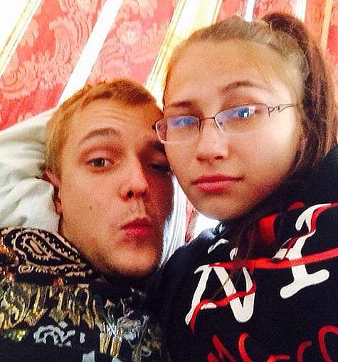 Сергей и Мария встречаются уже 9 месяцев. Девушка всячески поддерживает своего молодого человека в желании скрыться от гламурной жизни. Фото: Instagram.com. Сергей и Мария встречаются уже 9 месяцев. Девушка всячески поддерживает своего молодого человека в желании скрыться от гламурной жизни. Фото: Instagram.com.