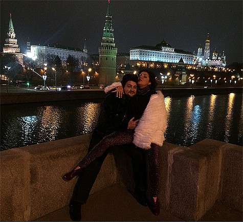 Анна и Юсиф редко бывают в столице, поэтому с удовольствием прогулялись по ночному городу. Фото: Instagram.com.