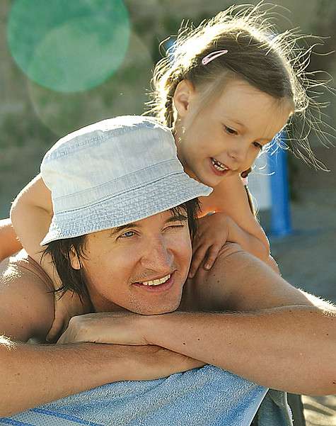 Клавишник «Города 312» Дмитрий Притула с дочерью Оливией. Фото: материалы пресс-служб. Клавишник «Города 312» Дмитрий Притула с дочерью Оливией. Фото: материалы пресс-служб.