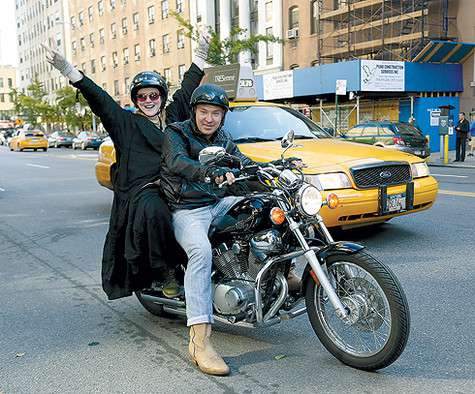 Во время Недели российского кино в Нью-Йорке Юлия нашла время для того, чтобы почувствовать себя простой туристкой, которая в восторге от местного населения… Фото: Геннадий Авраменко.