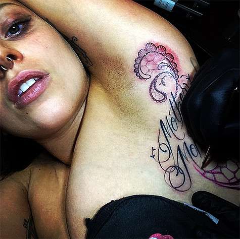 Леди Гага сделала еще одну наколку в честь фанатов. Фото: Instagram.com/ladygaga.
