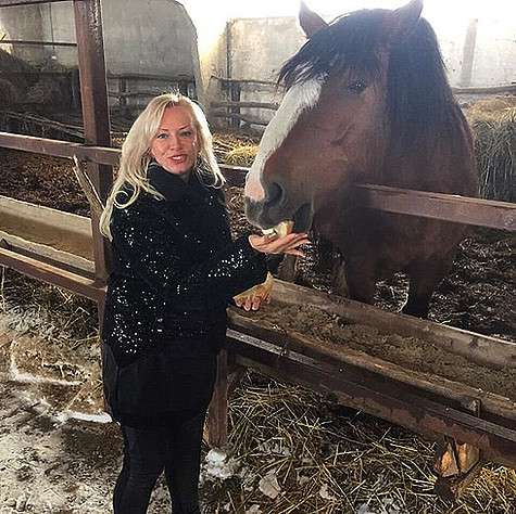 Наталия Гулькина посетила Новоникольский конный завод. Фото: материалы пресс-служб.