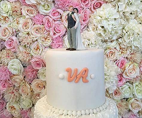 Эта фотография свадебного торта вызвала настоящий переполох в Сети. Фото: Instagram.com/ververa.