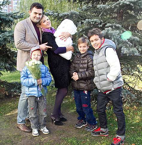 Для Ирины Сашиной и ее супруга это уже четвертый ребенок. Фото: материалы пресс-служб.