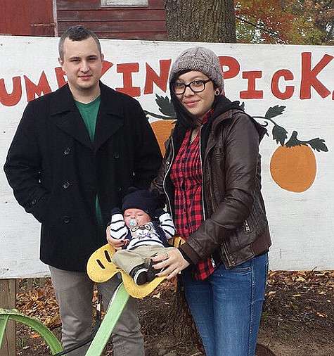 Дочь Наргиз Закировой Сабина с мужем Виталием и их месячным сыном Ноем. Фото: Instagram.com/ rocknnargiz. Дочь Наргиз Закировой Сабина с мужем Виталием и их месячным сыном Ноем. Фото: Instagram.com/ rocknnargiz.