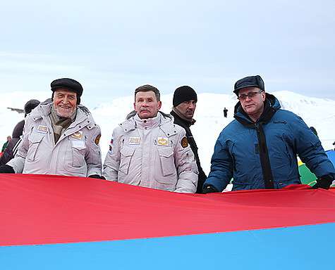 Николай Дроздов и Юрий Грибков на Северном полюсе.