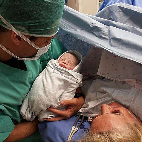 Антон и Виктория Макарские показали новорожденного сына Ивана. Фото: Instagram.com/makarskie.