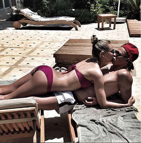 Ольга Бузова и Дмитрий Тарасов не стеснялись своих чувств на пляжах Дубая. Фото: социальные сети