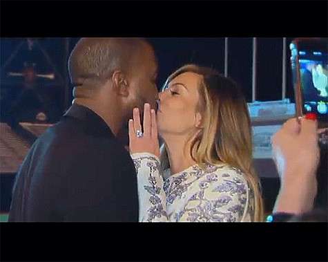 На помолвку Ким Кардашьян получила от Канье Уэста шикарное кольцо с черными бриллиантами. Фото: Instagram.com/kimkardashian.