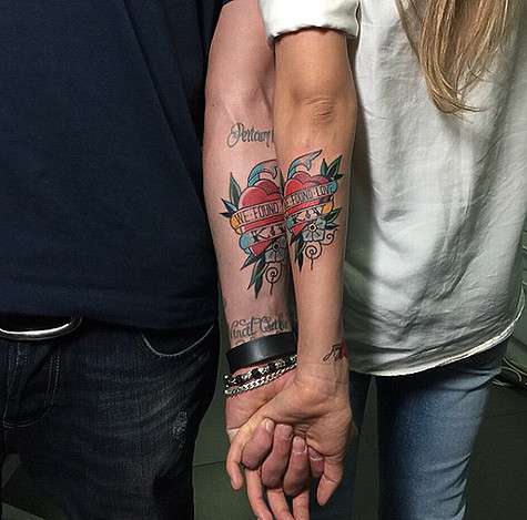 В подтверждение своих чувств молодые люди сделали одинаковые татуировки, на которых выбито: «Мы нашли любовь». Фото: Instagram.com/vladtopalovofficial.