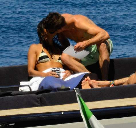 Зак Эфрон и Мишель Родригес на яхте у берегов Сардинии. Фото: All Over Press.