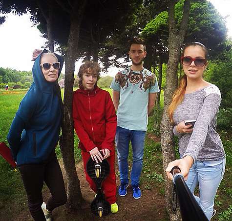 Жанна Эппле со своими сыновьями и невесткой. Фото: Instagram.com/epple.ymnaya.