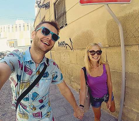 Константин Маласаев, более известный как Никита из группы USB, весело провел отпуск в Испании вместе с подругой. Фото: материалы пресс-служб.