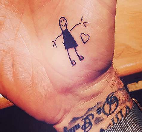 Новая татуировка Дэвида Бекхэма сделана по эскизу маленькой Харпер. Фото: Instagram.com/davidbeckham.