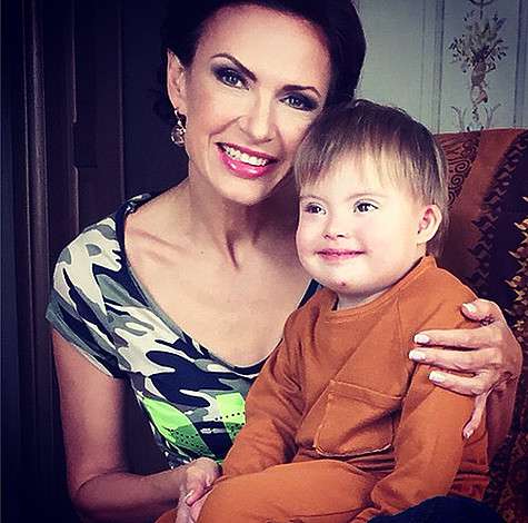 Эвелина Бледанс, воспитывая «солнечного» Семена, всячески поддерживает семьи с такими же детьми по всей России. Фото: Instagram.com/bledans.