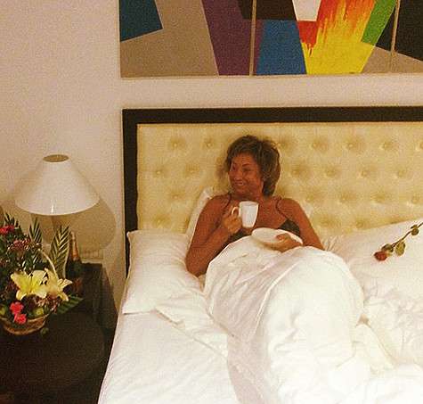 Фотоотчет с отдыха во Вьетнаме Лариса начала со снимка в постели, намекнув, что она снова влюблена. Фото: Instagram.com/Larakopenkina.