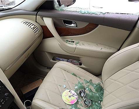 Водонаева вспомнила, как в марте ей разбили стекло у машины. И она предполагает, что оба этих случая могут быть связаны между собой. Фото: Instagram.com/alenavodonaeva.