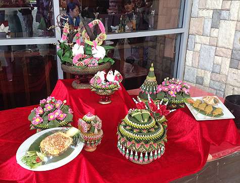 Тайцы могут так сервировать стол, что есть подобное произведение искусства просто жалко. Тайцы могут так сервировать стол, что есть подобное произведение искусства просто жалко.