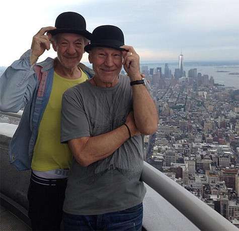 Патрик Стюарт и Иэн Маккеллен повеселились в Нью-Йорке. Фото: Twitter.com.