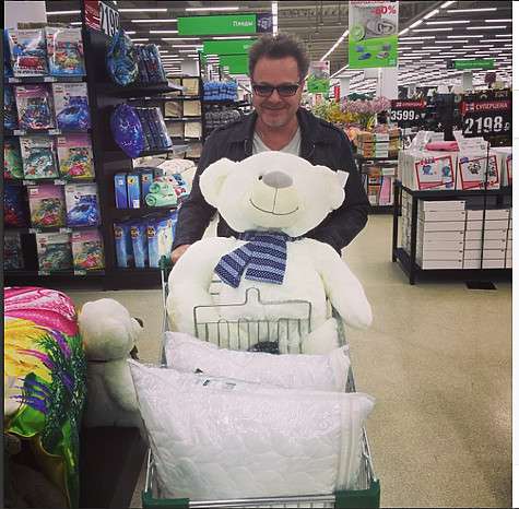 Наталья и Владимир все свободное время занимаются домом и покупают как необходимые вещи, так и милые безделушки. Nataliapodolskaya: «Обычные дни...». Фото: социальные сети Наталья и Владимир все свободное время занимаются домом и покупают как необходимые вещи, так и милые безделушки. Nataliapodolskaya: «Обычные дни...». Фото: социальные сети