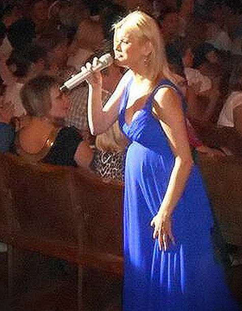 Беременная Ирина Круг на концерте. Фото: Twitter.com.