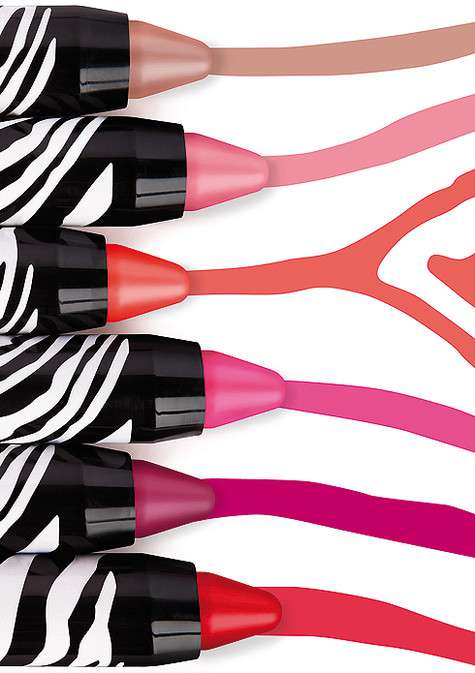 Похожие на гигантские карандаши блески для губ Phyto-Lip Twist сочных ягодных оттенков от Sisley превращают нанесение макияжа в увлекательную игру. Фото: материалы пресс-служб.
