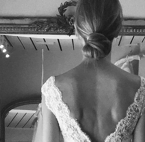 Невеста Гая Ричи Джеки Эйнсли дала взглянуть на свое подвенечное платье. Фото: инстаграм