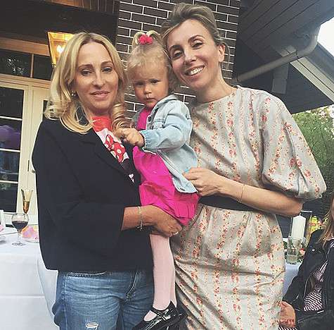 Бабушки Верушки: Маргарита Мамиашвили и Светлана Бондарчук. Фото: Instagram.com. Бабушки Верушки: Маргарита Мамиашвили и Светлана Бондарчук. Фото: Instagram.com.