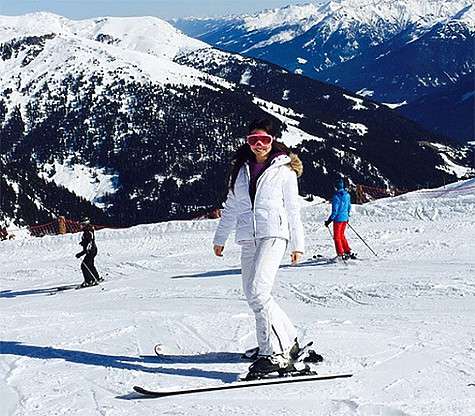 Раньше Анна Плетнева предпочитала более теплую одежду для катания на горных лыжах. Фото: Instagram.com/vintage_rus.