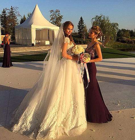 Елизавета Брыксина с удовольствие поделилась в своем микроблоге снимкам со свадьбы. Фото: Instagram.com/bryksina_liza.