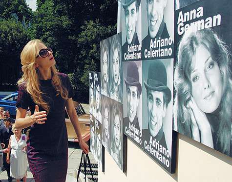 «Когда мне предложили записать диск с песнями Анны Герман, я сомневалась, должна ли в этом участвовать. Ведь я только передала на экране ее образ, чтобы люди еще раз о ней вспомнили...» Фото: материалы пресс-служб. «Когда мне предложили записать диск с песнями Анны Герман, я сомневалась, должна ли в этом участвовать. Ведь я только передала на экране ее образ, чтобы люди еще раз о ней вспомнили...» Фото: материалы пресс-служб.