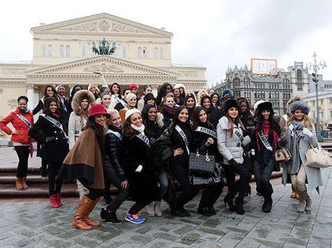 Участницы конкурса Мисс Вселенная-2013 посетили Большой театр. Фото: Наталья Мущинкина.